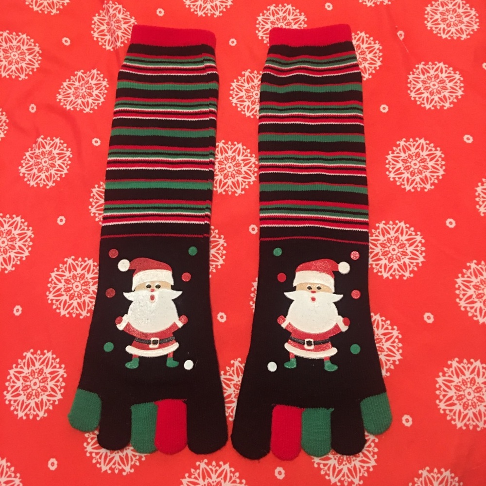 NWOT SANTA TOE SOCKS